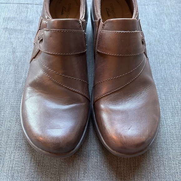 Clarks Womens size 9.5 M Angie Pearl‎ Cushioned Loafer Shoes Brown Slip On Heel - Picture 2 of 15